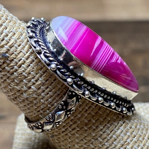 New Pink Striped Agate Stone Silver Overlay Ring Size 7.75 - Picture 4 of 4